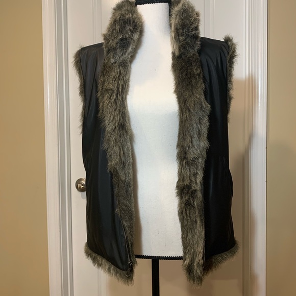 Women’s Reversible Fur Nylon Vest Size Large - Picture 2 of 3